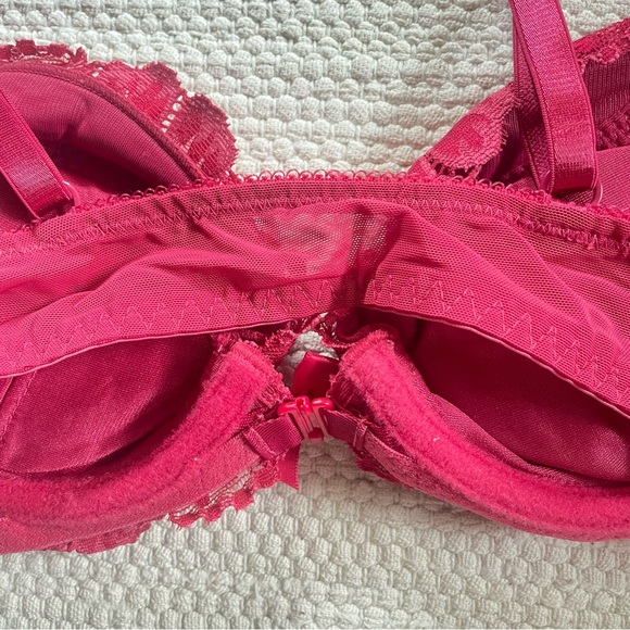 Victoria’s Secret Scarlet Red Underwire Semi Removable Pad Push Up Bra 32B - Picture 3 of 6